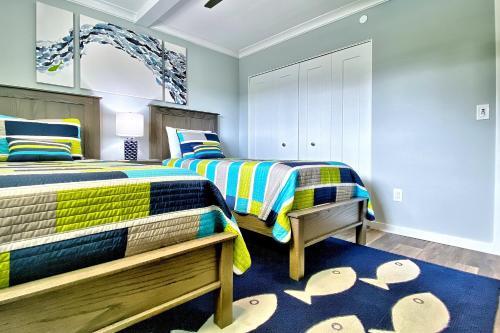 Dolphin Reef 202
