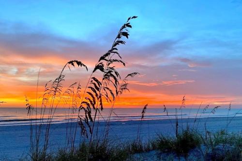 Chateaux Sunset Suites 408