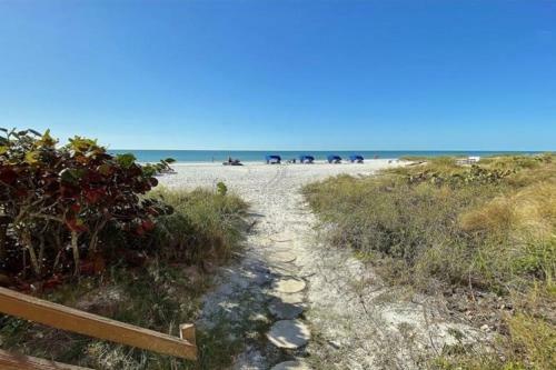 Chateaux Sunset Suites 106