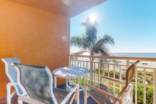 Chateaux Sunset Suites 106