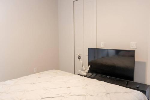 4 Bedroom Home In Downtown, 5 Min From The Beach.