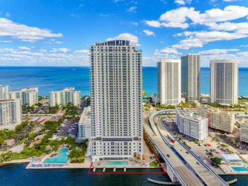 Amenities Wrap Around Balcony 2br Insane Amenities