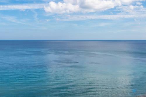 5 Amenities 2br Ocean View Balcony Beachfront Resort Amazing Pool