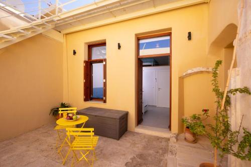 Byblos Villa Walking Distance To Everything W/heated Pool & Bbq