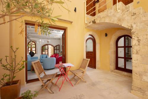 Byblos Villa Walking Distance To Everything W/heated Pool & Bbq