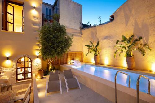 Byblos Villa Walking Distance To Everything W/heated Pool & Bbq