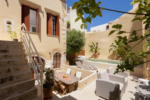 Byblos Villa Walking Distance To Everything W/heated Pool & Bbq