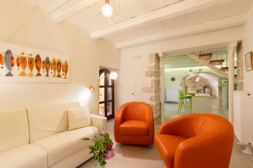 Byblos Villa Walking Distance To Everything W/heated Pool & Bbq