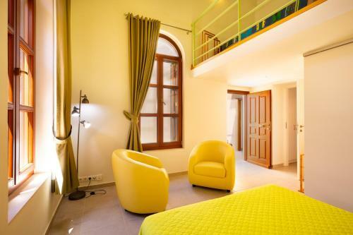Byblos Villa Walking Distance To Everything W/heated Pool & Bbq