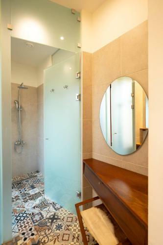 Byblos Villa Walking Distance To Everything W/heated Pool & Bbq