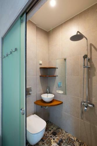 Byblos Villa Walking Distance To Everything W/heated Pool & Bbq