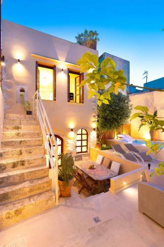 Byblos Villa Walking Distance To Everything W/heated Pool & Bbq