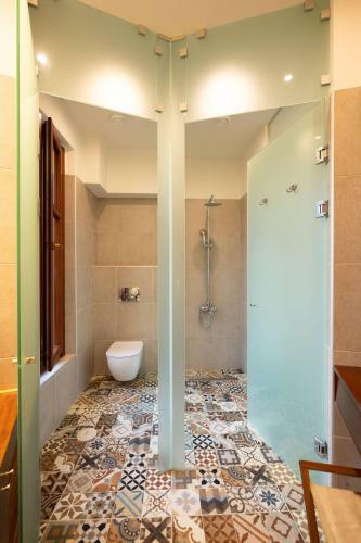 Byblos Villa Walking Distance To Everything W/heated Pool & Bbq