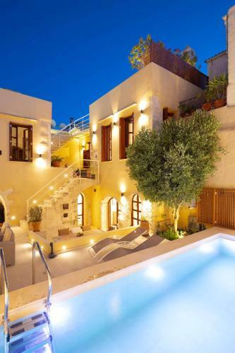 Byblos Villa Walking Distance To Everything W/heated Pool & Bbq
