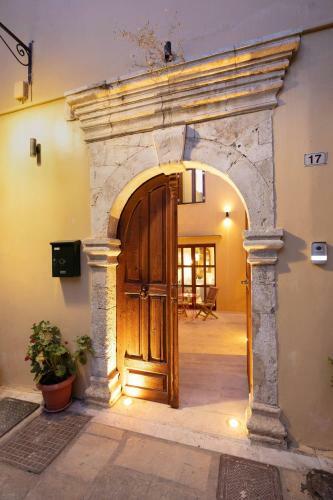 Byblos Villa Walking Distance To Everything W/heated Pool & Bbq