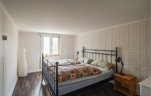 Amazing Home In Unden�s With 3 Bedrooms