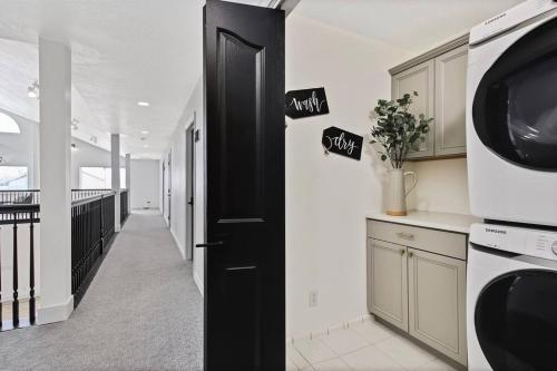 Treasure Valley?s Massive Gathering Home With Ballroom Sleeps 32