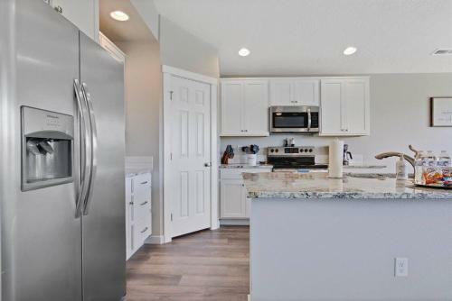 Gorgeous 3 Bedroom Private Custom Home In Central Meridian