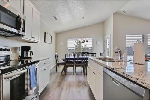 Gorgeous 3 Bedroom Private Custom Home In Central Meridian