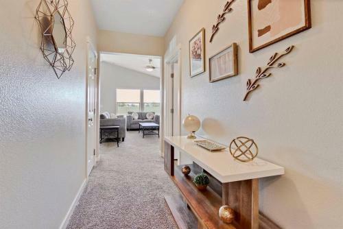Gorgeous 3 Bedroom Private Custom Home In Central Meridian