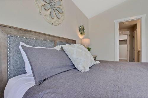 Gorgeous 3 Bedroom Private Custom Home In Central Meridian