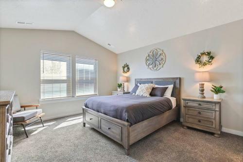 Gorgeous 3 Bedroom Private Custom Home In Central Meridian