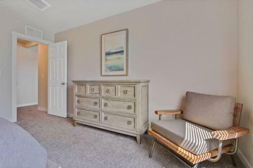 Gorgeous 3 Bedroom Private Custom Home In Central Meridian