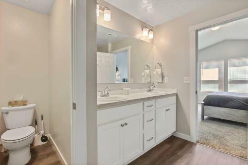 Gorgeous 3 Bedroom Private Custom Home In Central Meridian