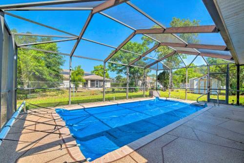 Spring Hill Bungalow With Heated Pool And Lanai!