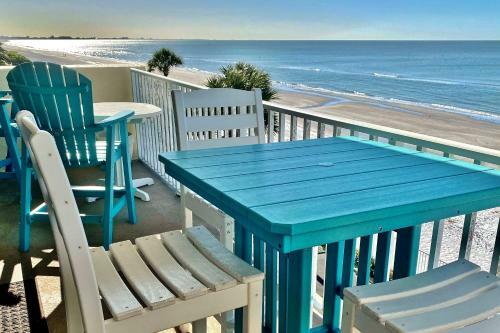 Breakers 305