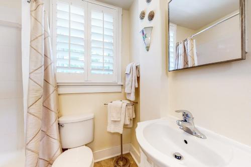 Detlow's Treasured Cottages 3