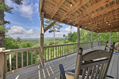 Treetop Hideout With Long-range Mountain Views!