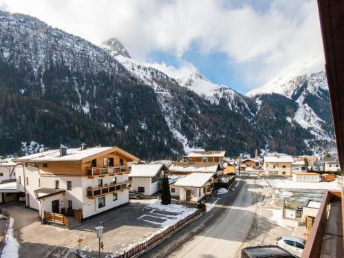 Spectacular Apartment In L�ngenfeld With 3 Balconies