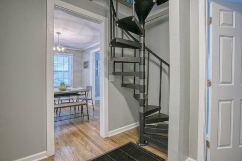 Amazing. 3bd 2ba +selfie Room. Close To Downtown Atl