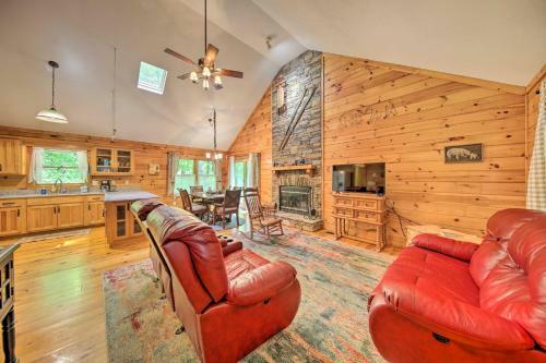 Peaceful Ellijay Cabin With Grill, Resort Pool!