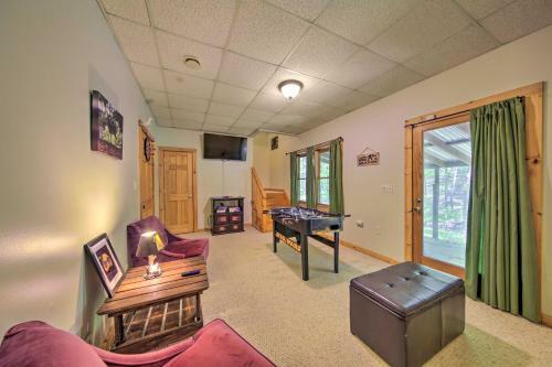 Peaceful Ellijay Cabin With Grill, Resort Pool!