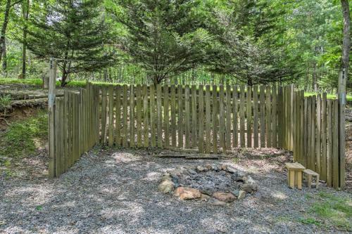 Peaceful Ellijay Cabin With Grill, Resort Pool!