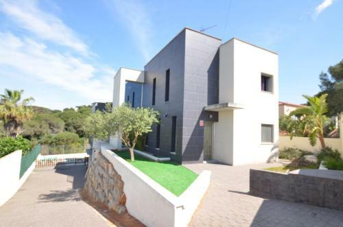 Villa Arimar 14 Persons Lloret De Mar