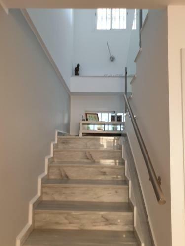 Modern High Spec Three Bedroom Duplex Apartment