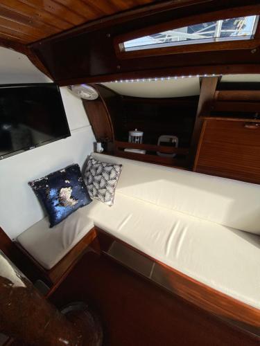 Private Sailing Boat Heart Of City