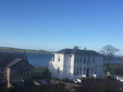 Largs Luxury Seaside Home With Hot Tub