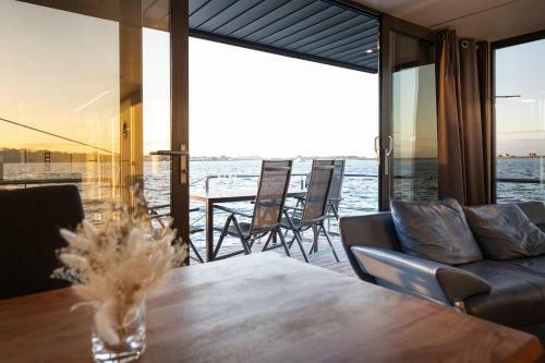 Exclusives Hausboot "opa Wilhelm"