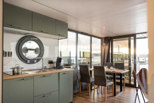 Exclusives Hausboot "opa Wilhelm"