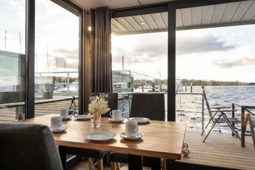 Exclusives Hausboot "opa Wilhelm"