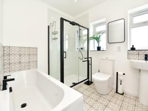 Pass The Keys Beautiful Spacious 4 Bedroom Home With Parking