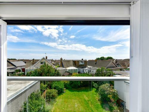 Pass The Keys Beautiful Spacious 4 Bedroom Home With Parking
