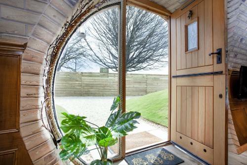 Quackers Hobbit House, The Little Shire, Nr Wells