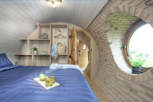 Quackers Hobbit House, The Little Shire, Nr Wells