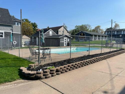 3 Bedroom House With Lake Pepin Views With Access To Shared Pool