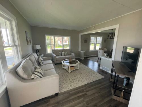 3 Bedroom House With Lake Pepin Views With Access To Shared Pool